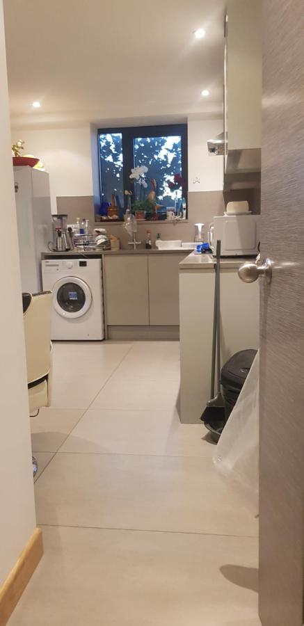 Jadwin Beautiful Room Share Toilet 2 People Londra Exterior foto