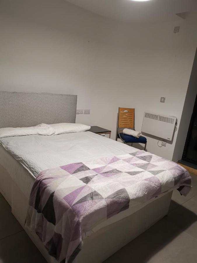 Jadwin Beautiful Room Share Toilet 2 People Londra Exterior foto